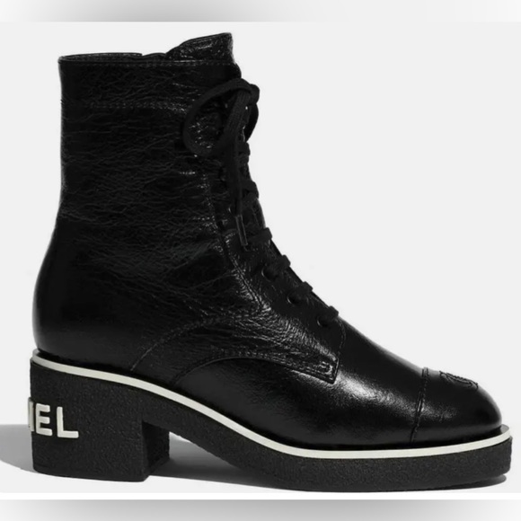 CHANEL Shiny Crumpled Lambskin boots - Picture 1 of 7